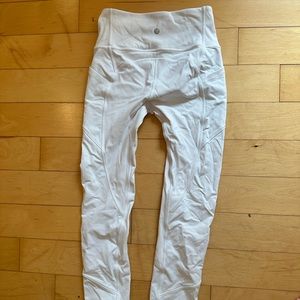 While Lululemon wunder under leggings size 2